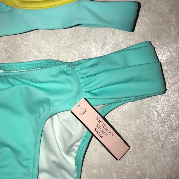 - 32B/XS SALE 🎉NWT VS PADDED HALTER BIKINI S… - Picture 6 of 11